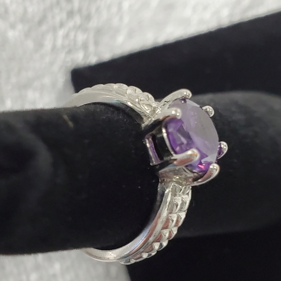 Ring - Picture 3 of 3